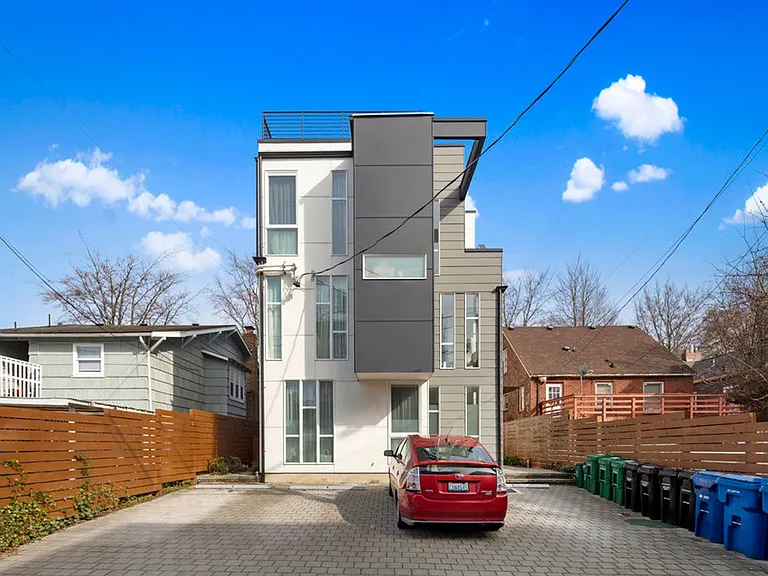 3415 Beacon Ave S #B — Photo 24