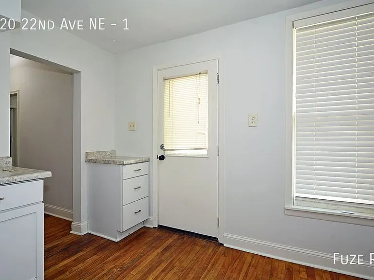 920 22nd Ave NE #1 — Photo 8