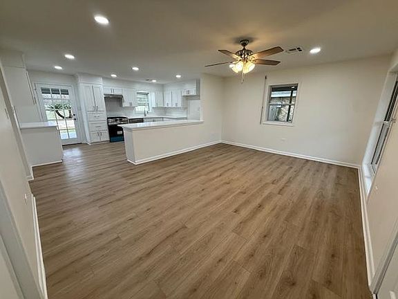 3rd image of 207 Bellaire Dr