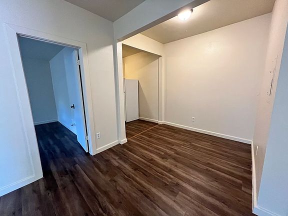 4th image of 324 Moore St #324