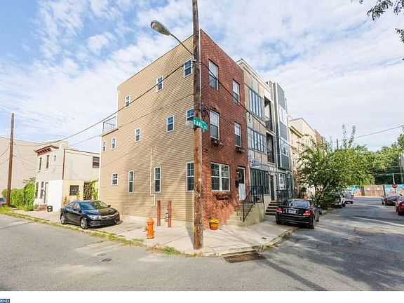 2nd image of 1022 Earl St
