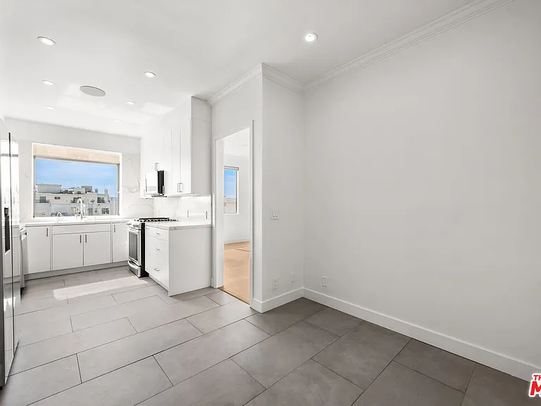 106 N Croft Ave #301 — Photo 17
