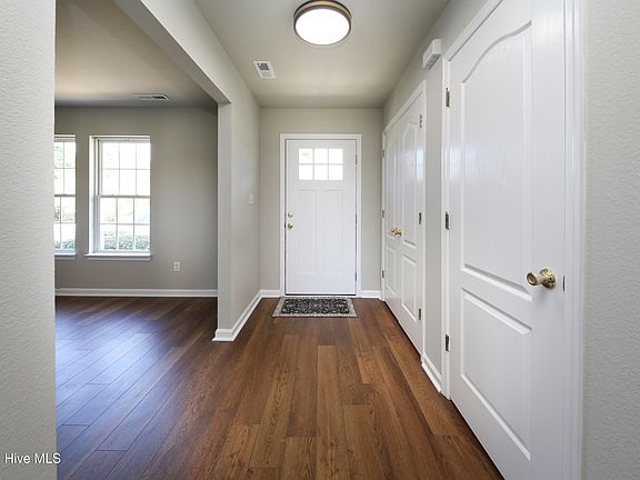 4th image of 108 Woodland Way