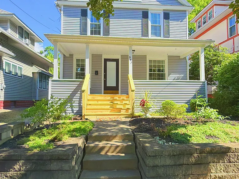 947 Jefferson Ave — Photo 3