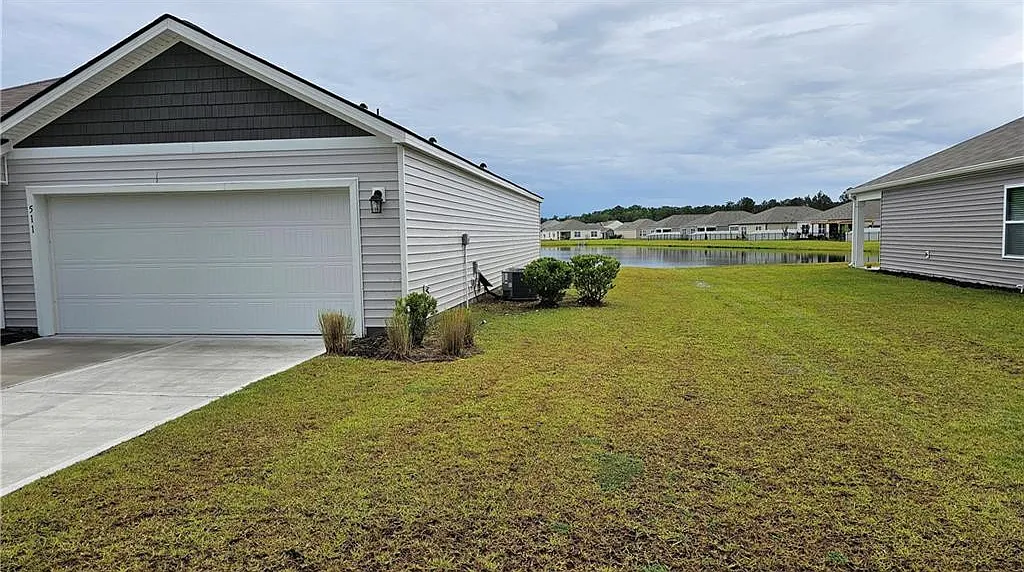 3 bed, 2.0 bath, 1615 sqft, $2,000 — Photo 3