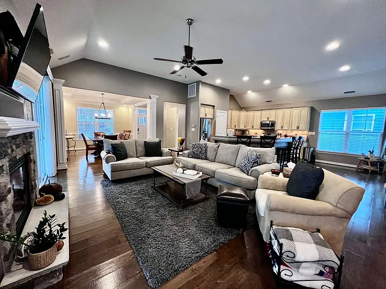 2228 Martlet Ln — Photo 8