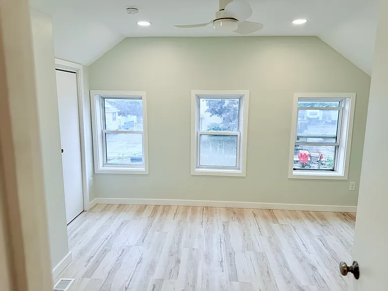 208 Fulton Ave — Photo 10