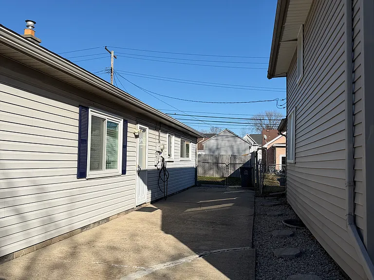 236 Kinross Ave — Photo 19