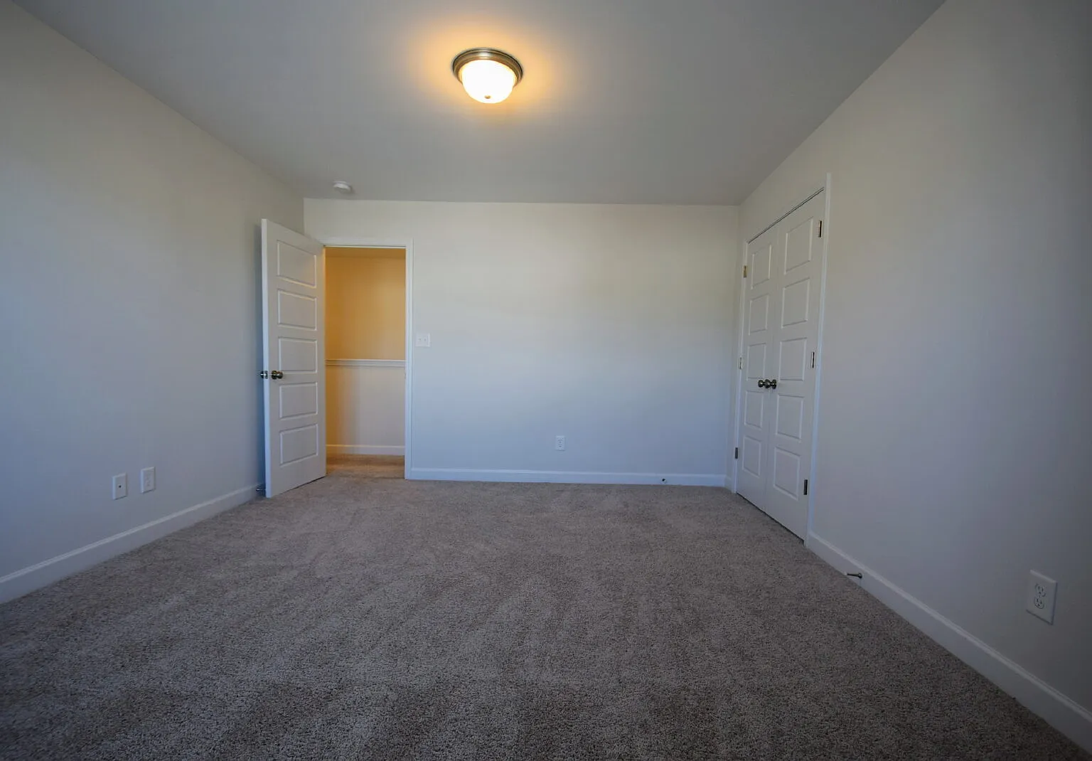 4 bed, 2.5 bath, 2276 sqft, $1,900 — Photo 3