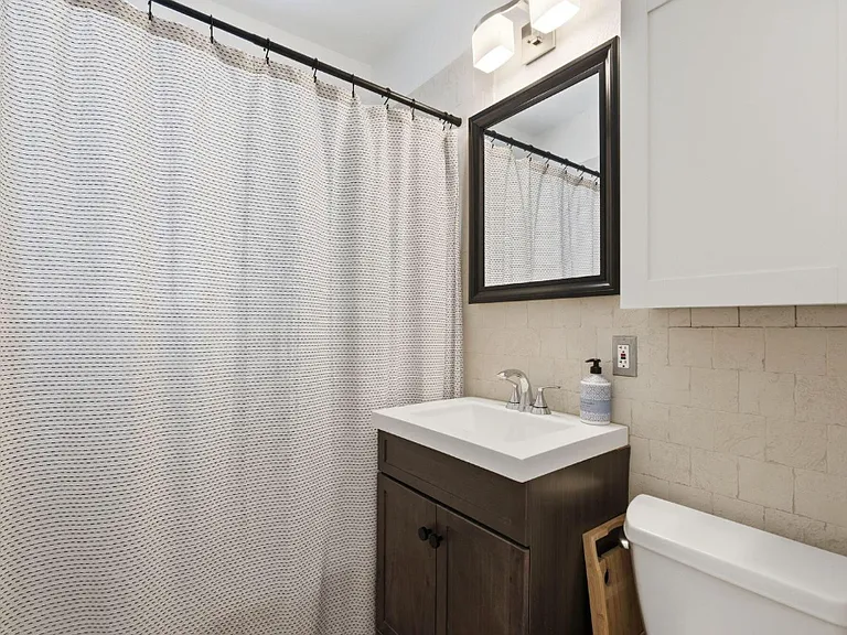 2919 S Lenox St — Photo 11