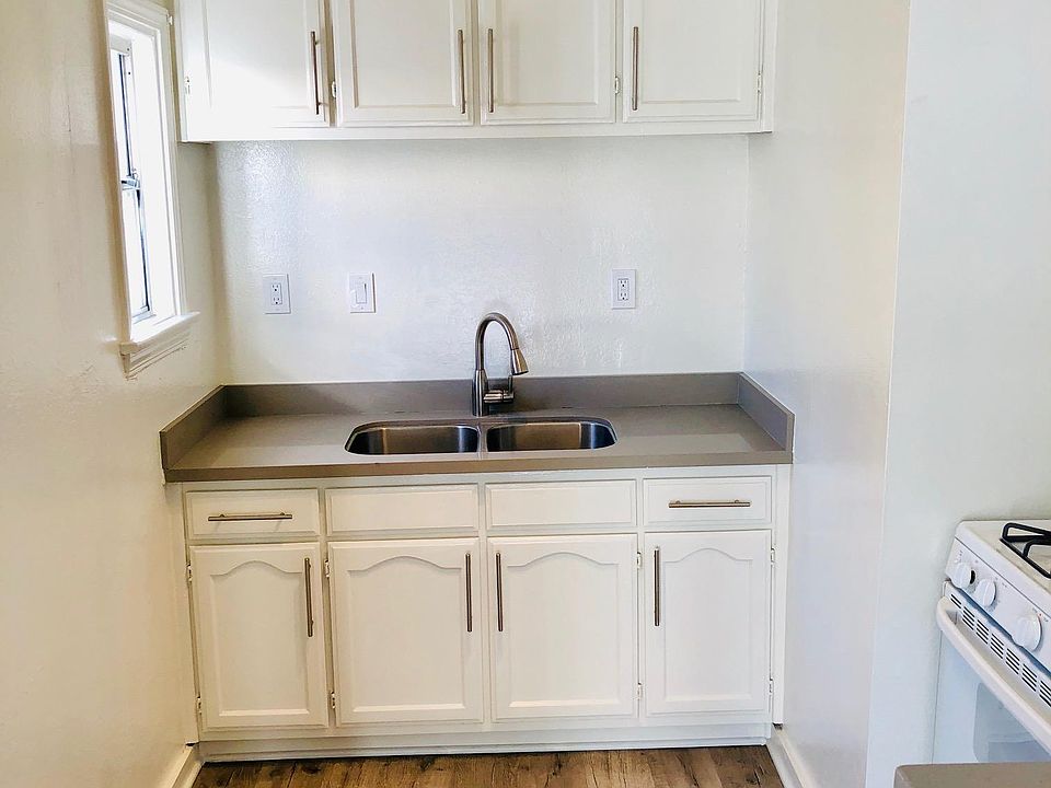 1st image of 3825 Flower Dr