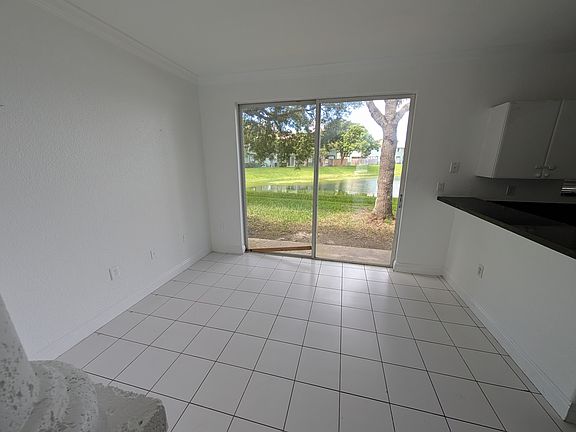5th image of 2826 SE 16th Ave #115