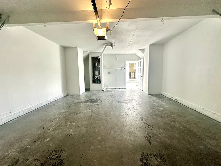 2230 S Grand Ave — Photo 13