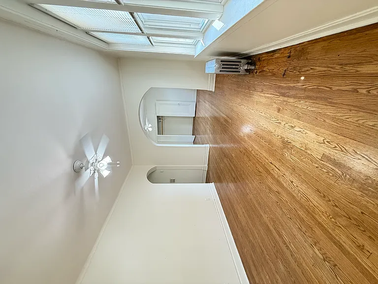 2141 N Spaulding Ave #2E — Photo 6