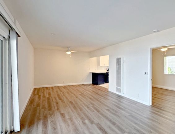 2nd image of 356 Paseo De La Playa APT B