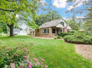 1185 Parkmoor Dr, Brookfield, WI 53005