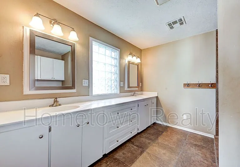 7105 NW 43rd St — Photo 13