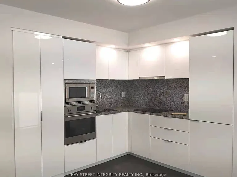 955 Bay St #1311 — Photo 2