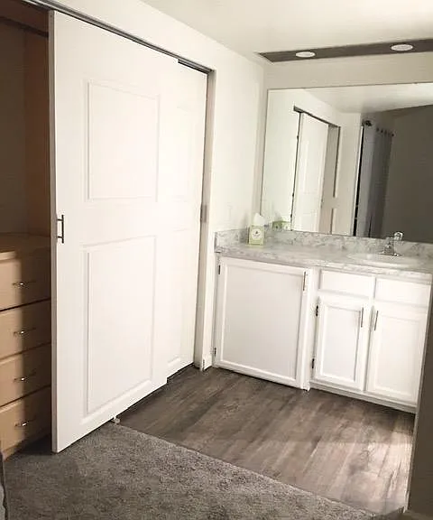 4240 N Longview Ave #6 — Photo 11