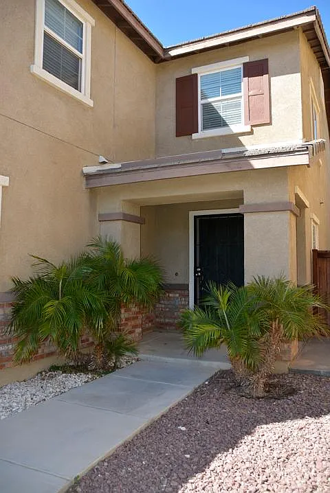 4 bed, 2.5 bath, 2876 sqft, $2,800 — Photo 1
