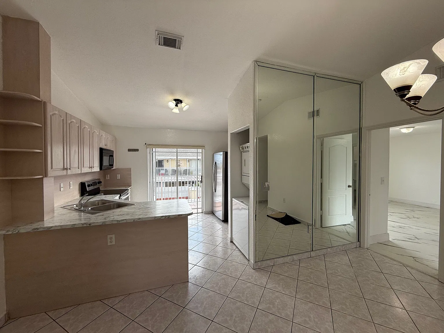2 bed, 1029 sqft, $2,250 — Photo 4