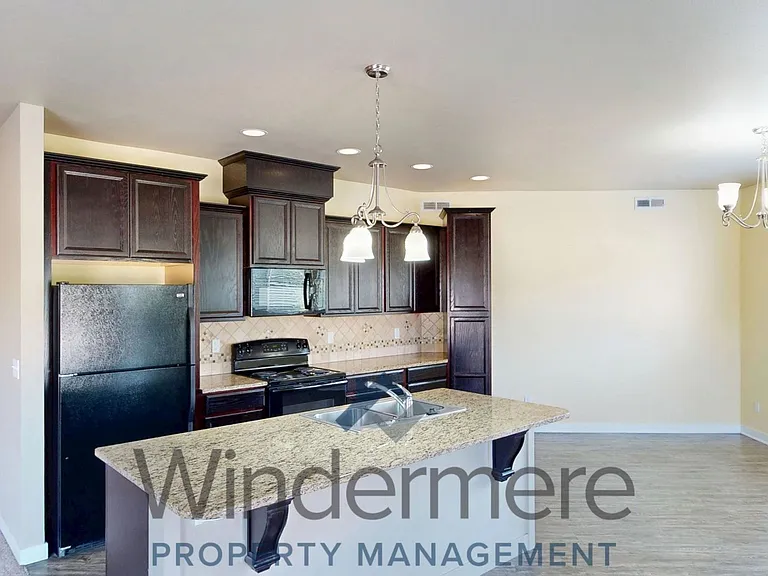 808 NE Bunky Ln — Photo 7