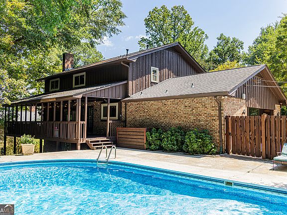 3rd image of 108 Rollingwood Cir NW