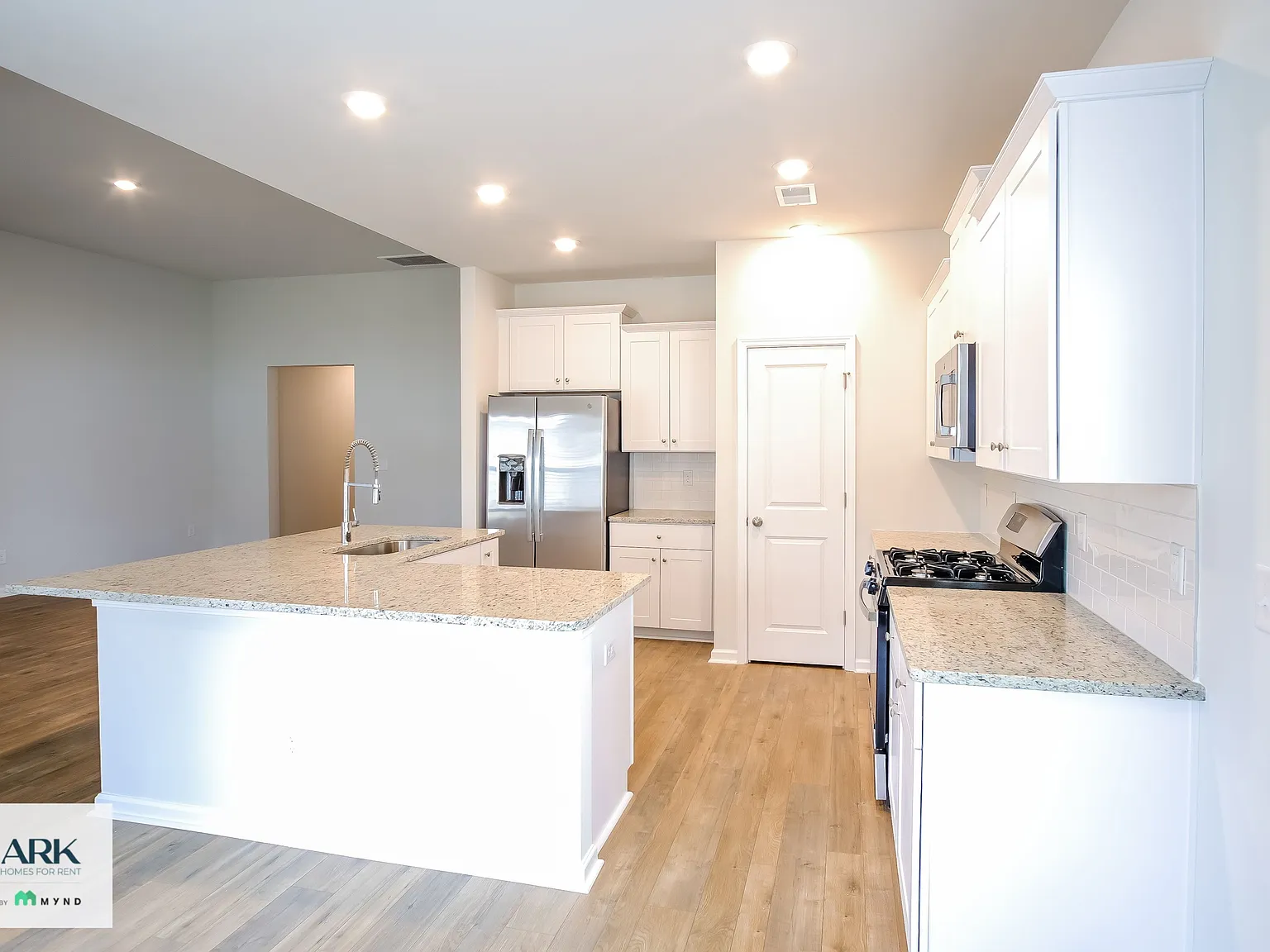 3 bed, 2.0 bath, 1764 sqft, $2,349 — Photo 3