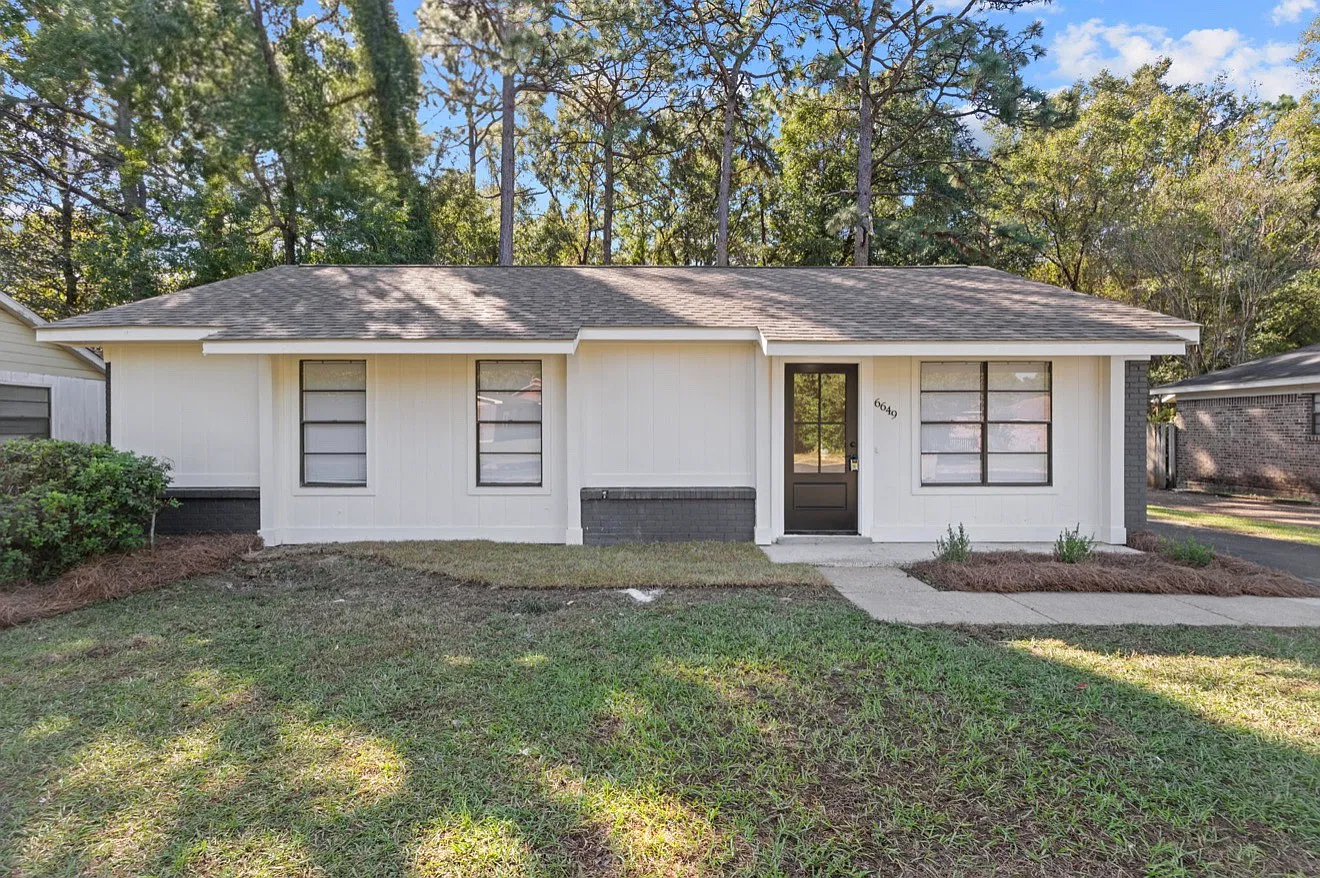 3 bed, 1200 sqft, $1,680 — Photo 1