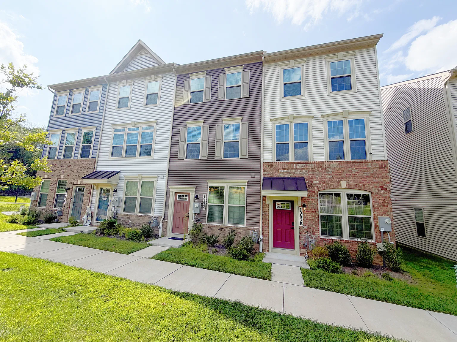 3 bed, 3.5 bath, 1680 sqft, $3,000 — Photo 2