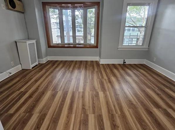 (undisclosed Address), Ridgewood, NY 11385