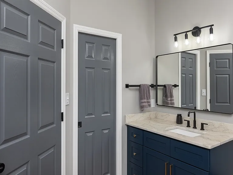 1301 E Cross St — Photo 12