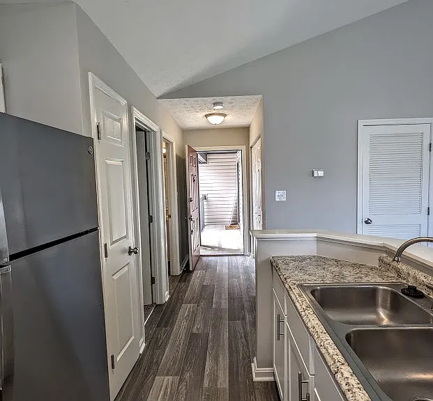 Spinnaker Cove Apartments — Photo 27