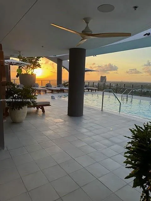 2 bed, 2.0 bath, 976 sqft, $8,450 — Photo 4