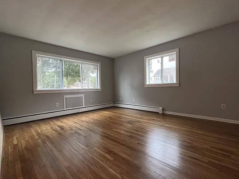 27 Tompkins St #5 — Photo 5