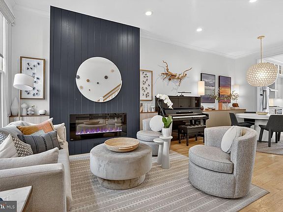 4th image of 1305 D St SE