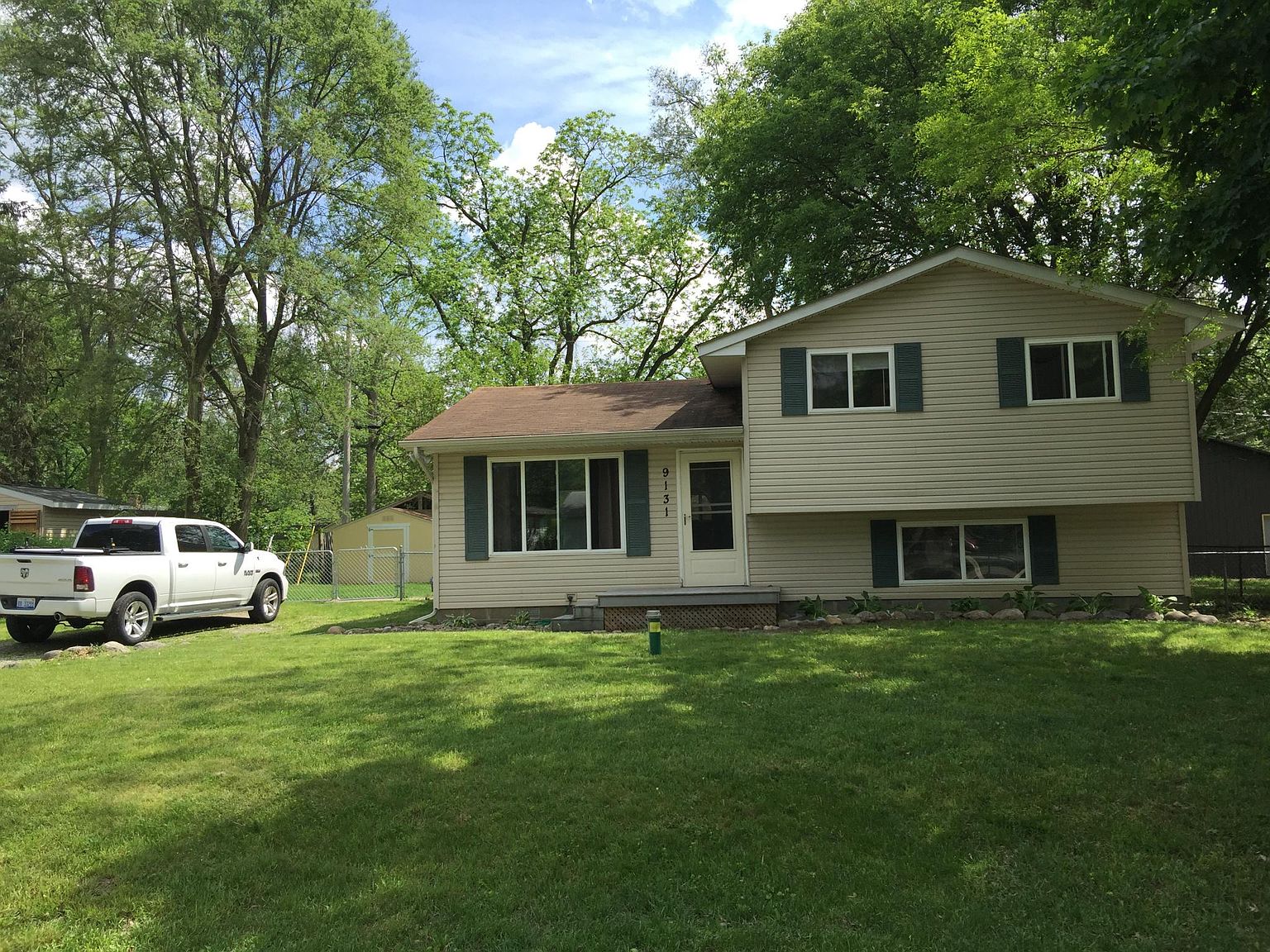 9131 Hutchins Rd, White Lake, MI 48386 Zillow