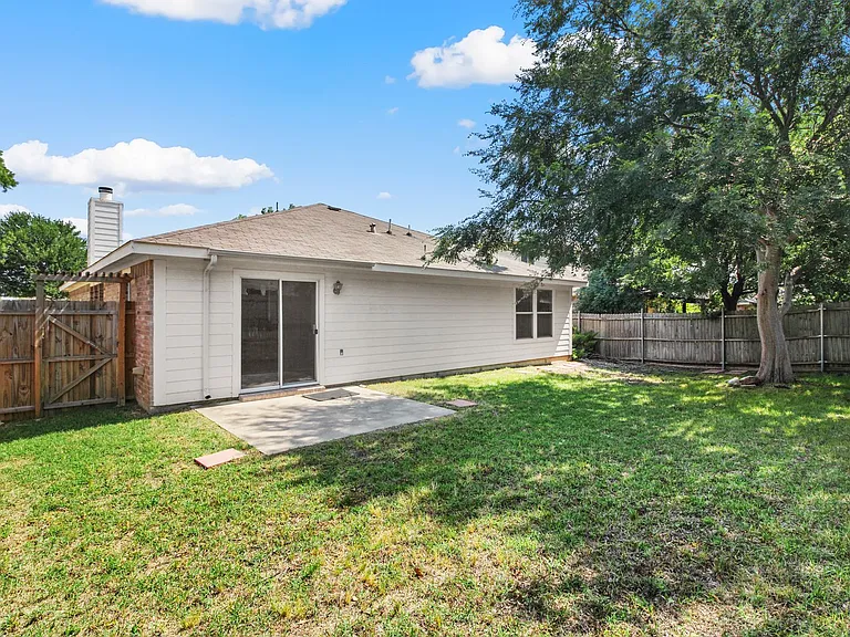 2817 Briargrove Ln — Photo 5