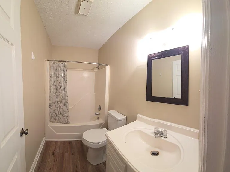 200 S Linwood Ave — Photo 6