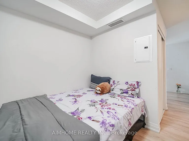 20 Meadowglen Pl #226 — Photo 16