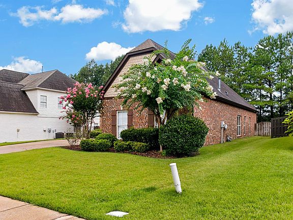 4th image of 1121 Bristol Way