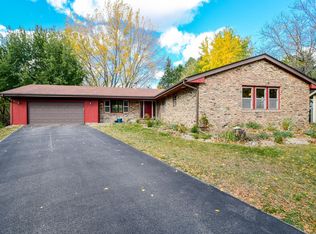 3110 Red Oak Cir N, Burnsville, MN 55337