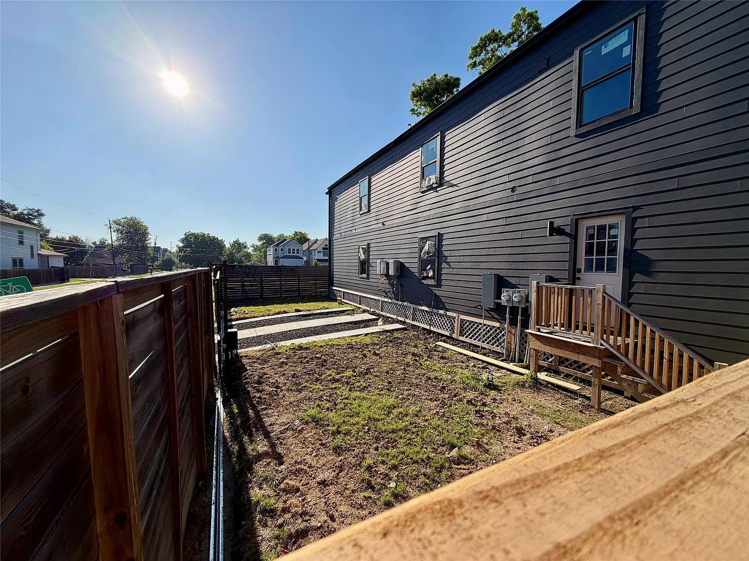 3 bed, 2.0 bath, 1600 sqft, $2,095 — Photo 2