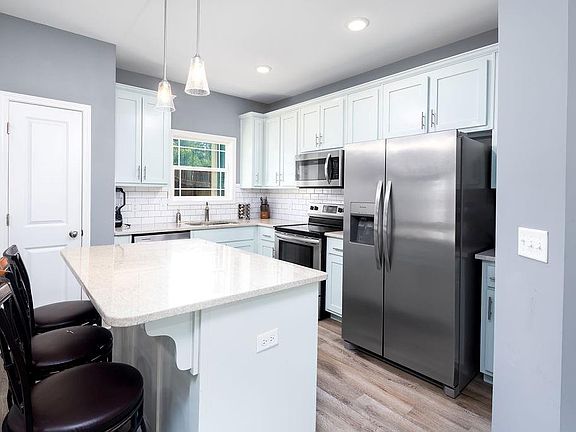 4th image of 23 Vineyard Dr
