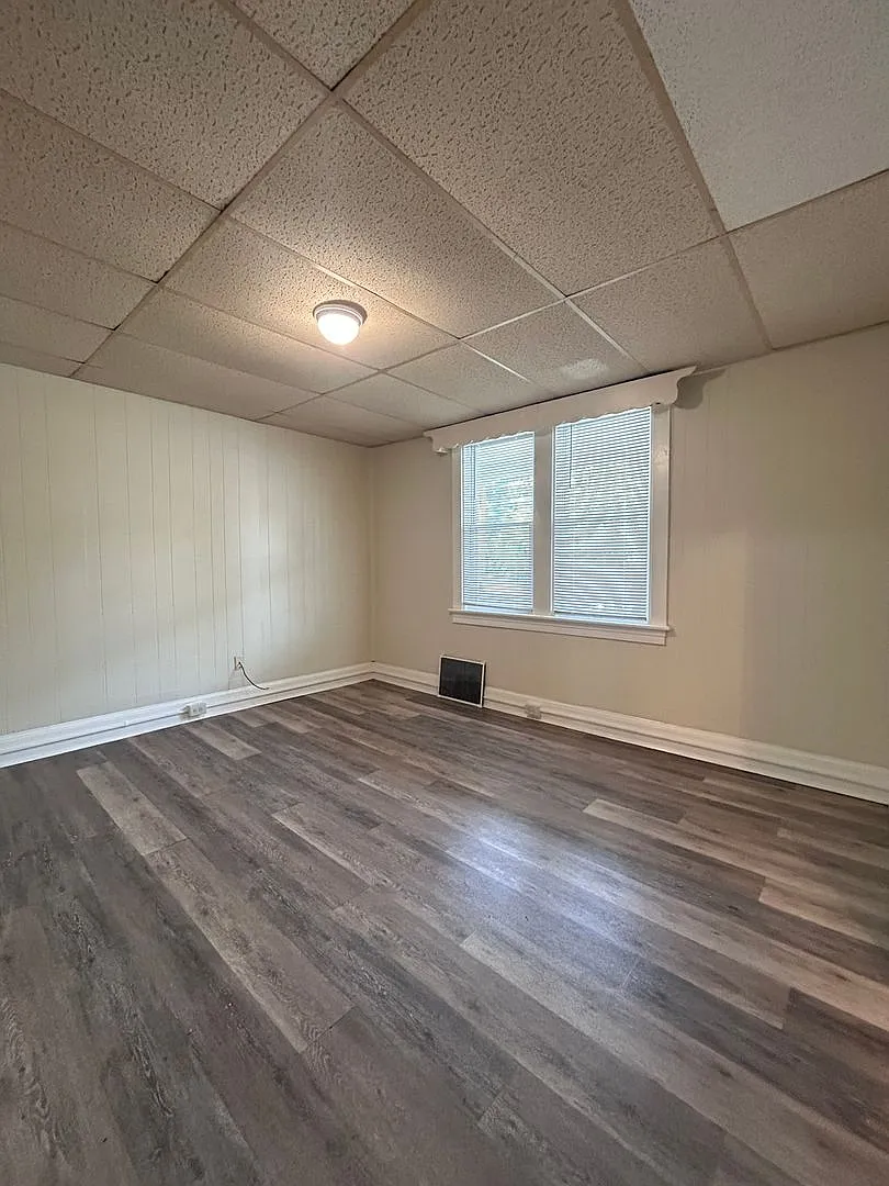 3 bedroom, 1 bath, 2 story half double house — Photo 3