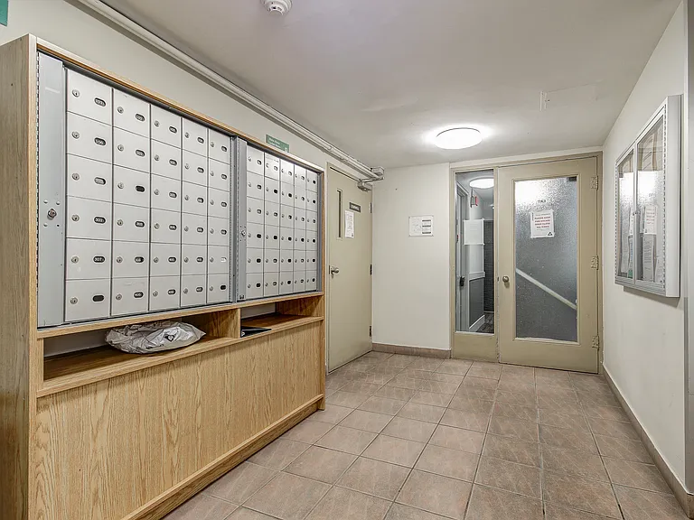 1639 Bloor St W — Photo 13