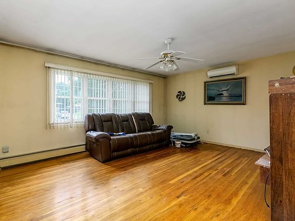 5th image of 93 Hill Dr