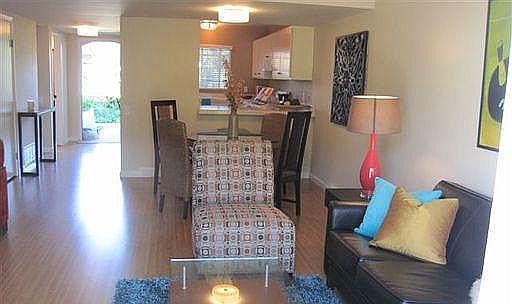 Loma Riviera Dining room vie