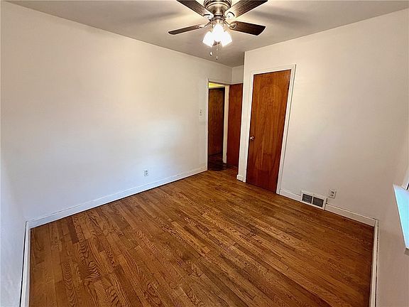 4th image of 346 Maple St