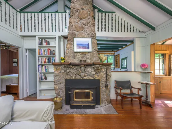 22 Mahkeenac Heights Rd, Stockbridge, MA 01262